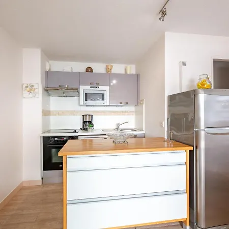 Appartement Les Coraux By Interhome Saint-Raphaël